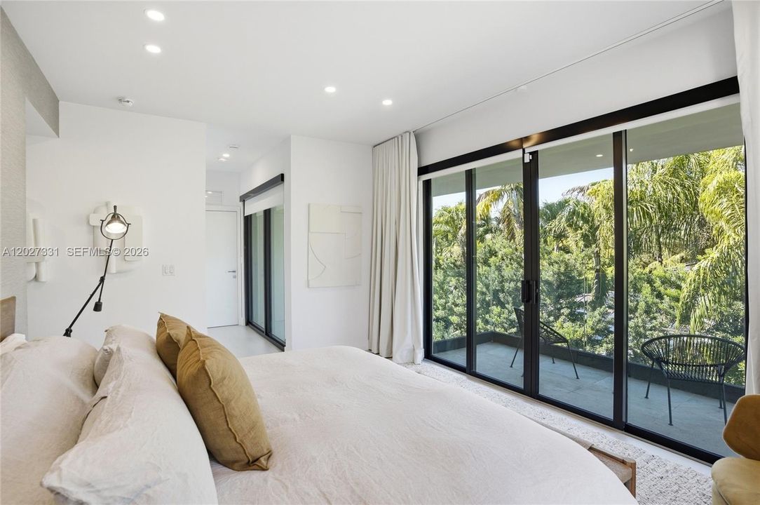 For Sale: $3,645,000 (4 beds, 3 baths, 2874 Square Feet)