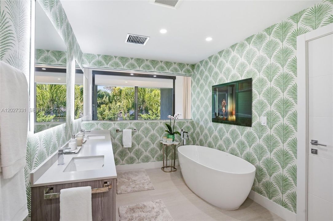 For Sale: $3,645,000 (4 beds, 3 baths, 2874 Square Feet)