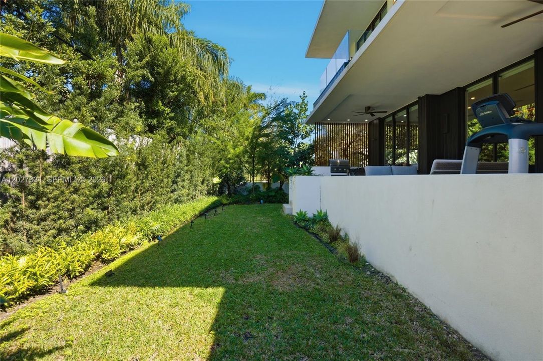 For Sale: $3,645,000 (4 beds, 3 baths, 2874 Square Feet)
