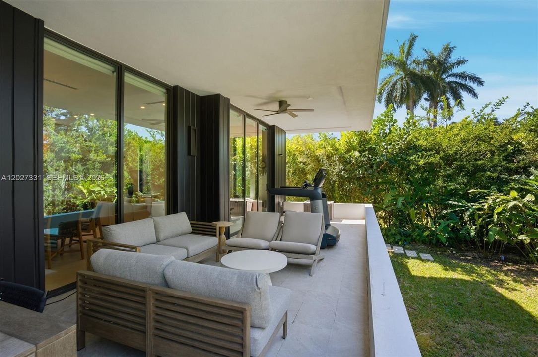 For Sale: $3,645,000 (4 beds, 3 baths, 2874 Square Feet)