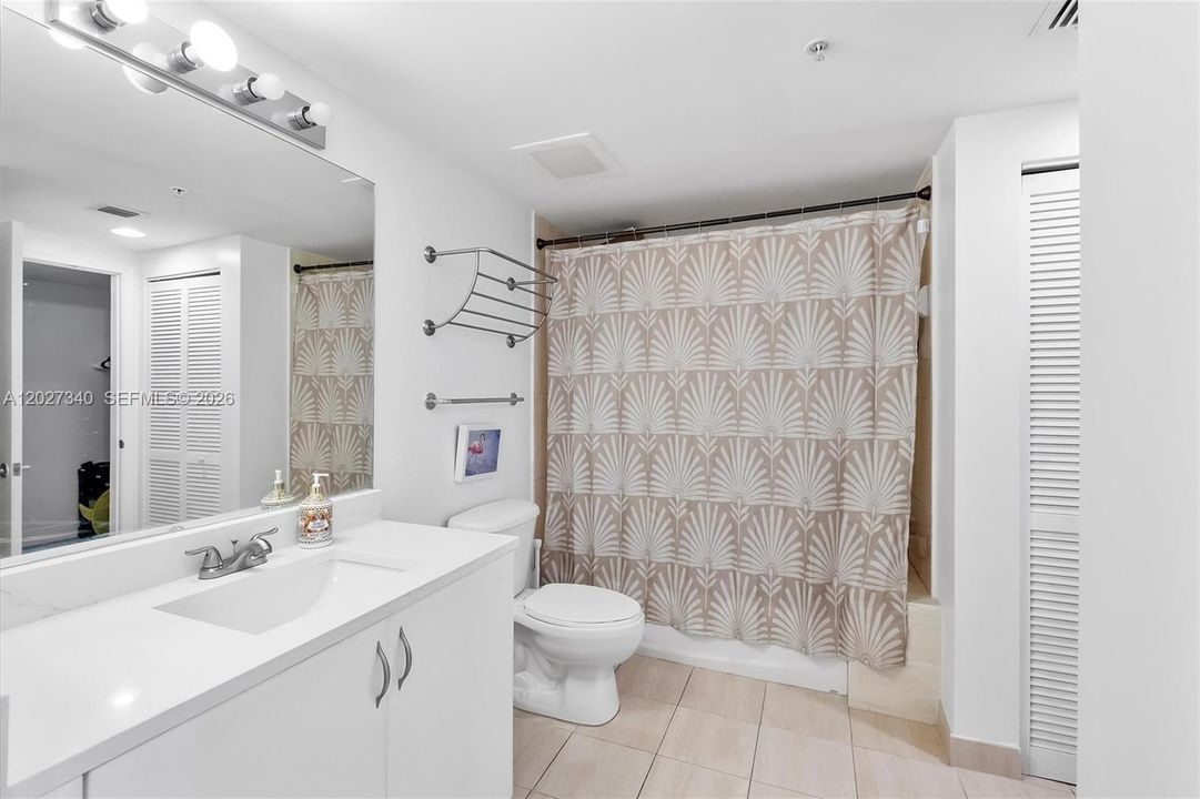 For Sale: $349,000 (1 beds, 1 baths, 821 Square Feet)