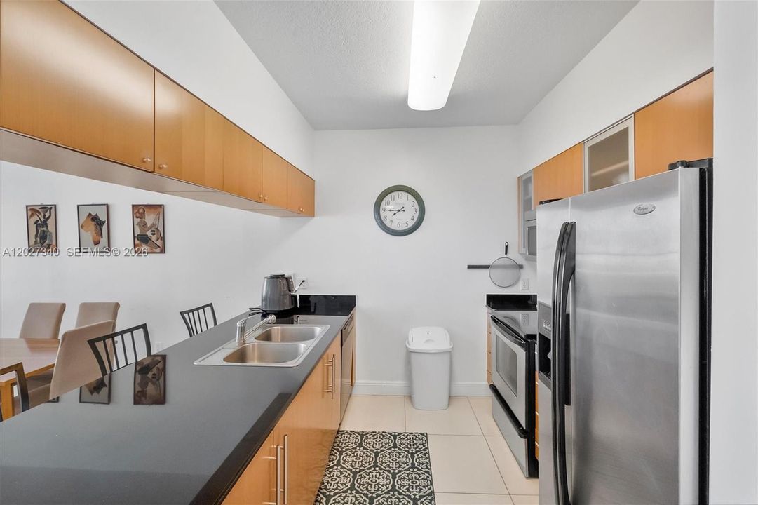 For Sale: $349,000 (1 beds, 1 baths, 821 Square Feet)