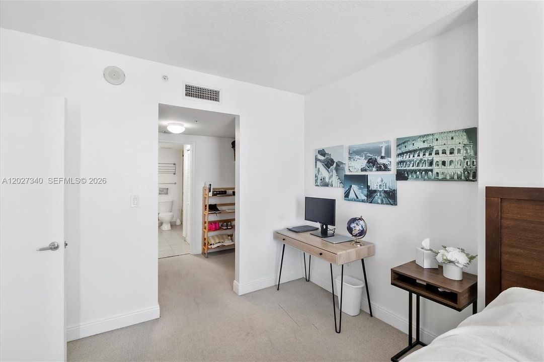 For Sale: $349,000 (1 beds, 1 baths, 821 Square Feet)