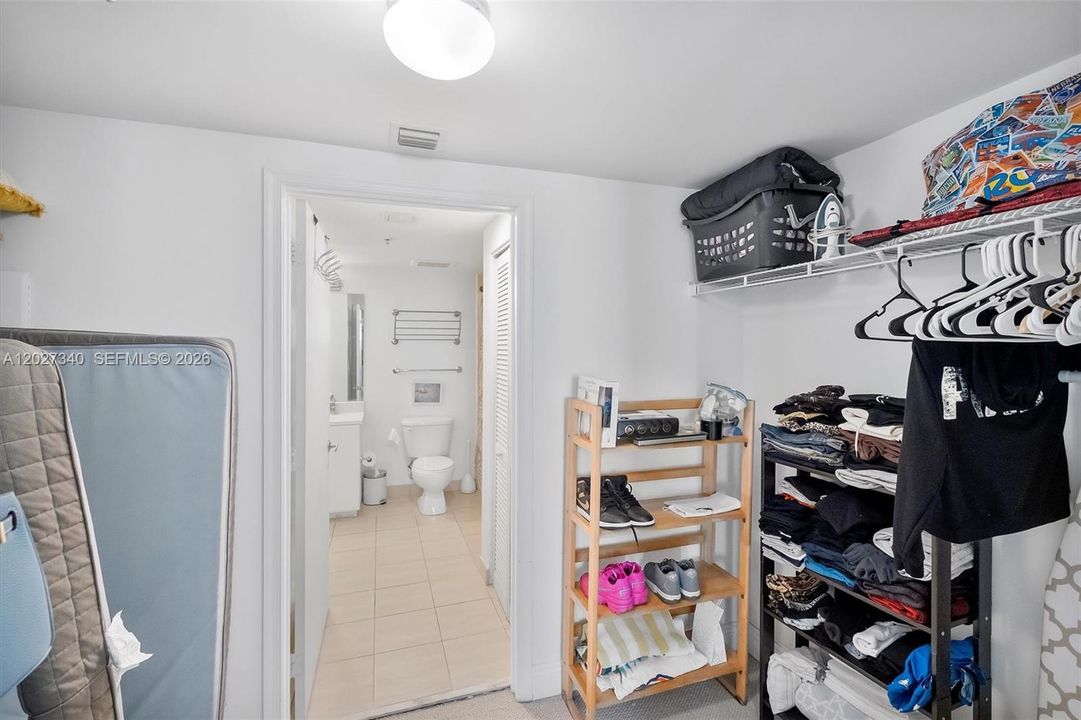 For Sale: $349,000 (1 beds, 1 baths, 821 Square Feet)