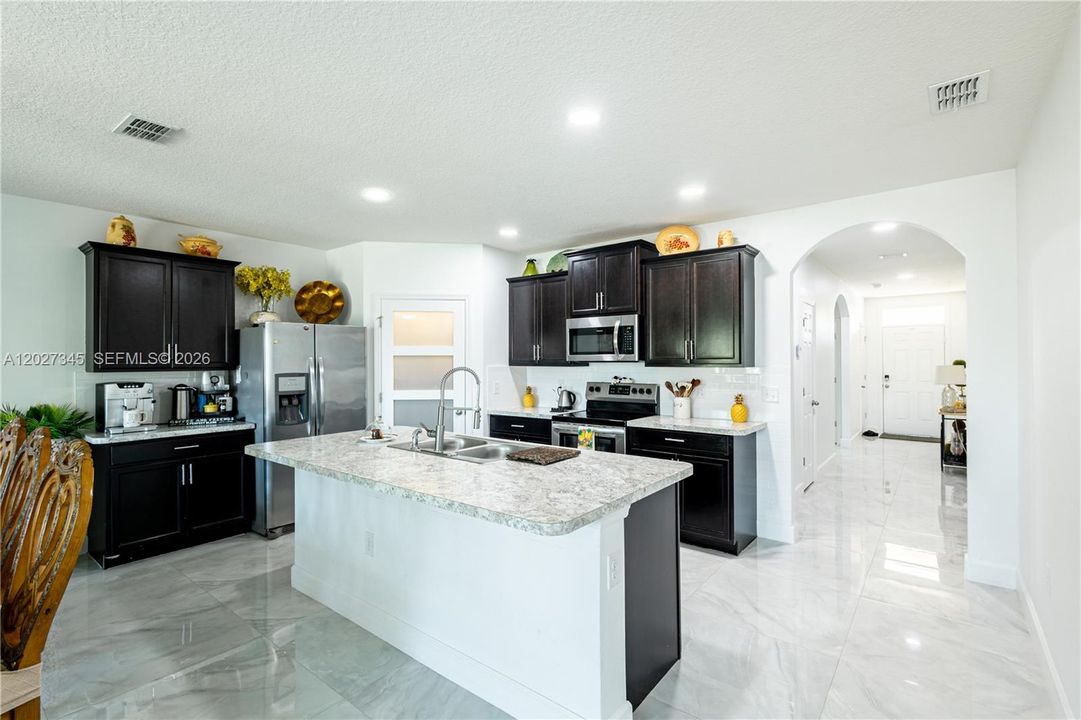 For Sale: $479,000 (4 beds, 2 baths, 1827 Square Feet)
