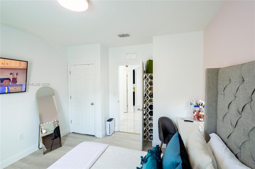 For Sale: $479,000 (4 beds, 2 baths, 1827 Square Feet)