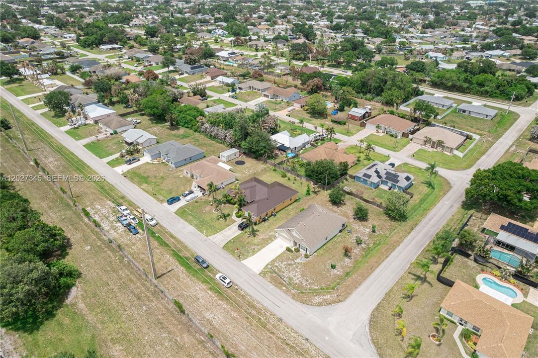 For Sale: $479,000 (4 beds, 2 baths, 1827 Square Feet)
