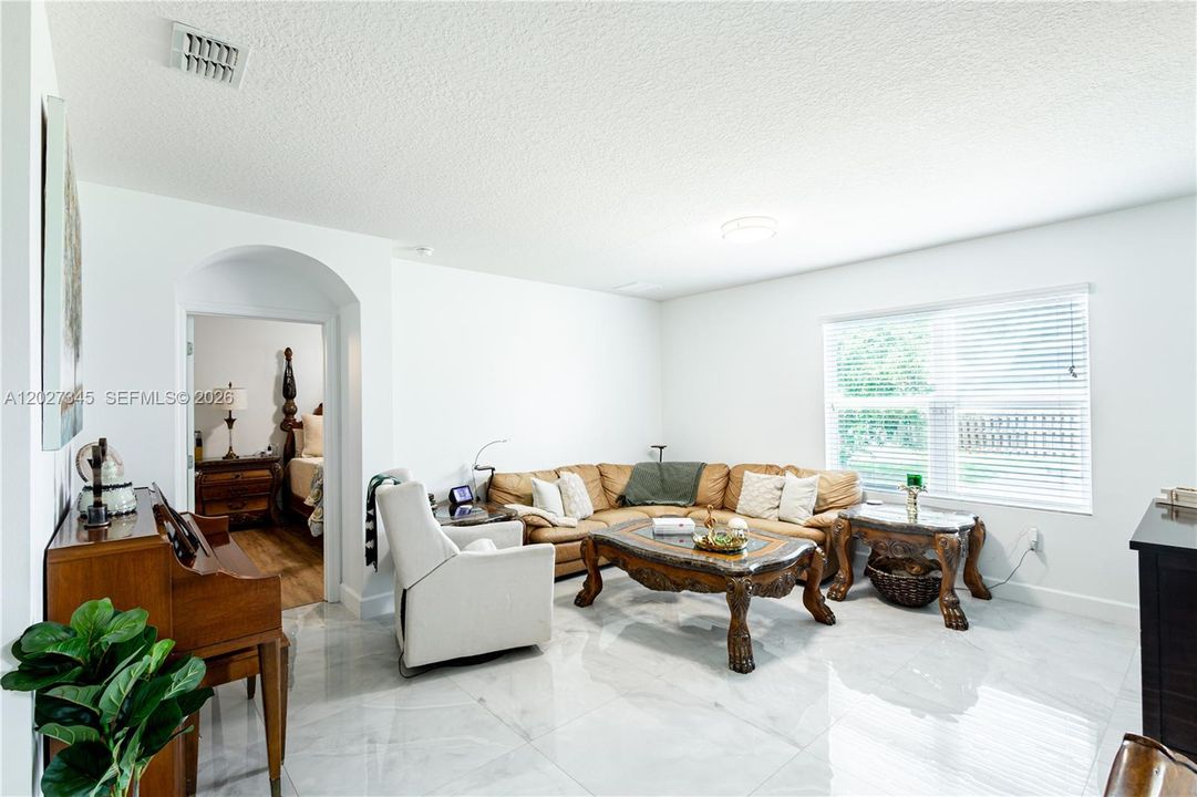 For Sale: $479,000 (4 beds, 2 baths, 1827 Square Feet)