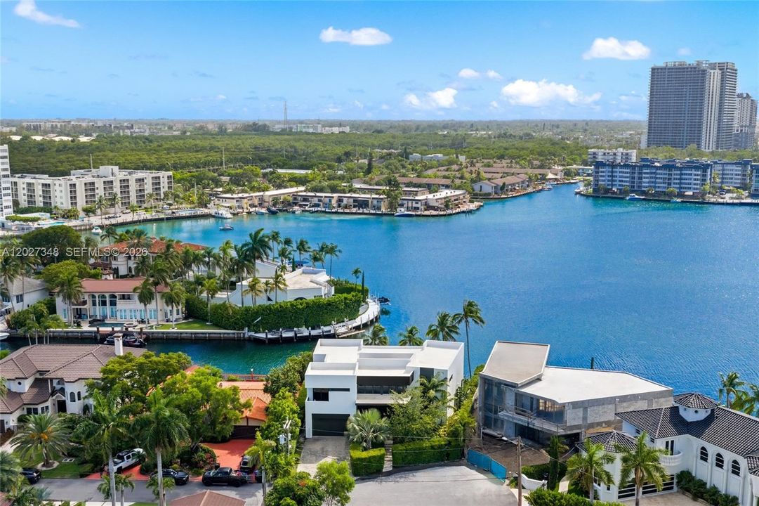 En Venta: $14,500,000 (5 camas, 6 baños, 5347 Pies cuadrados)
