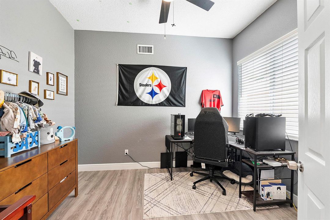 3rd bedroom/office/den