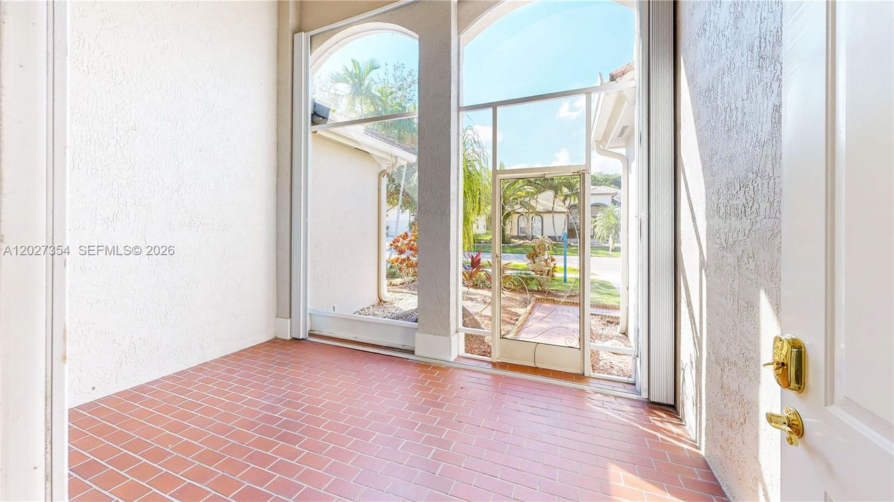 En Venta: $585,000 (5 camas, 2 baños, 2460 Pies cuadrados)