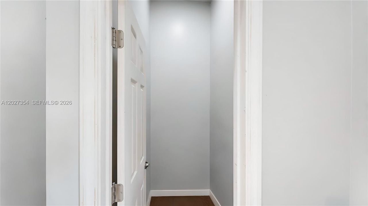 En Venta: $585,000 (5 camas, 2 baños, 2460 Pies cuadrados)