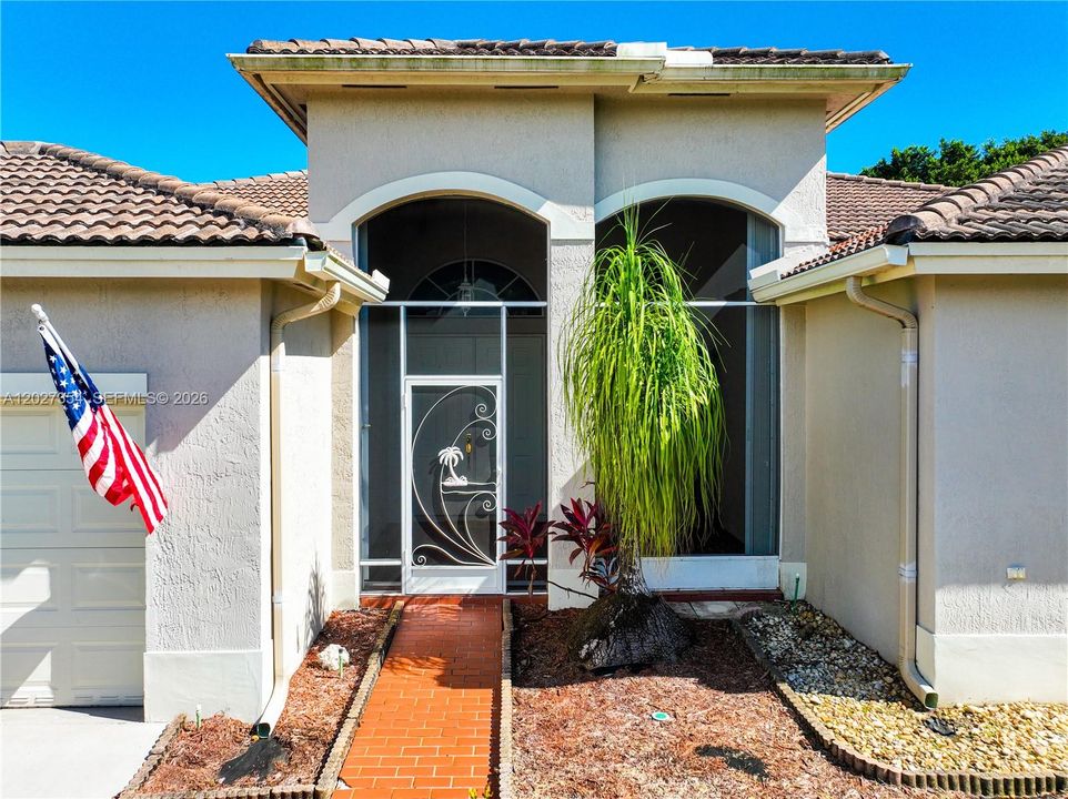 En Venta: $585,000 (5 camas, 2 baños, 2460 Pies cuadrados)