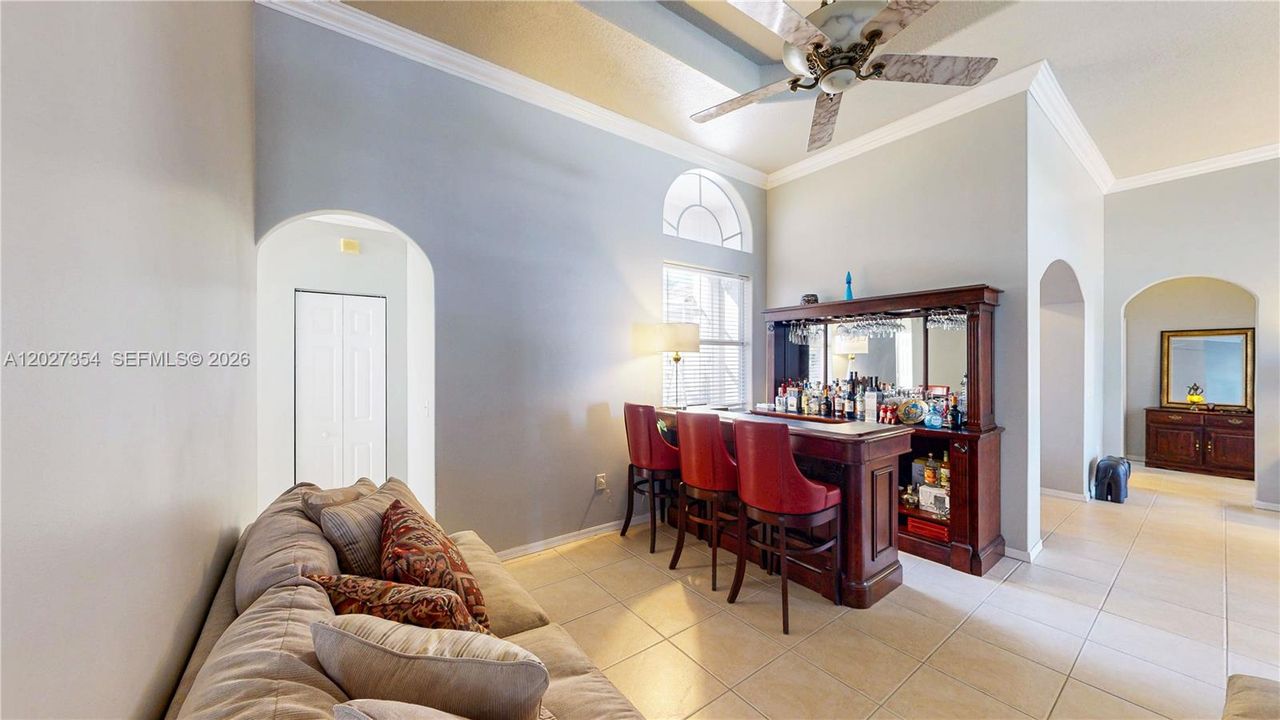 En Venta: $585,000 (5 camas, 2 baños, 2460 Pies cuadrados)
