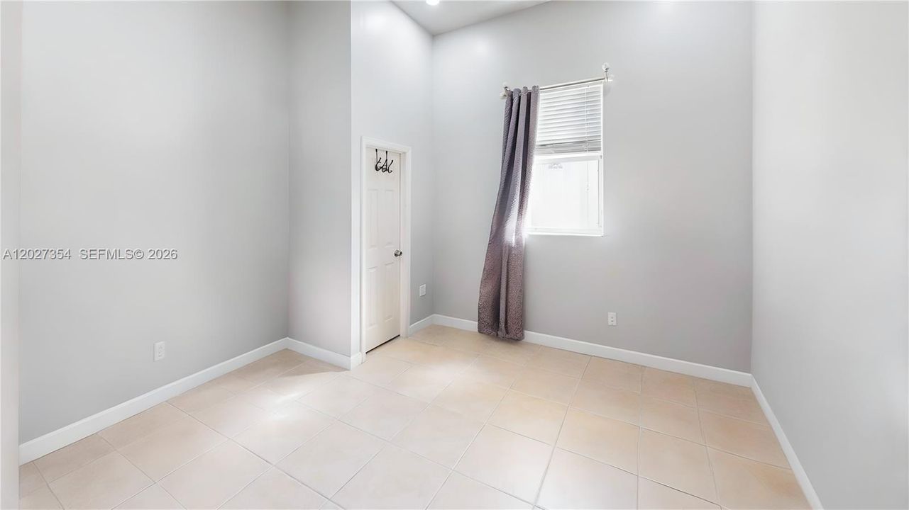 En Venta: $585,000 (5 camas, 2 baños, 2460 Pies cuadrados)