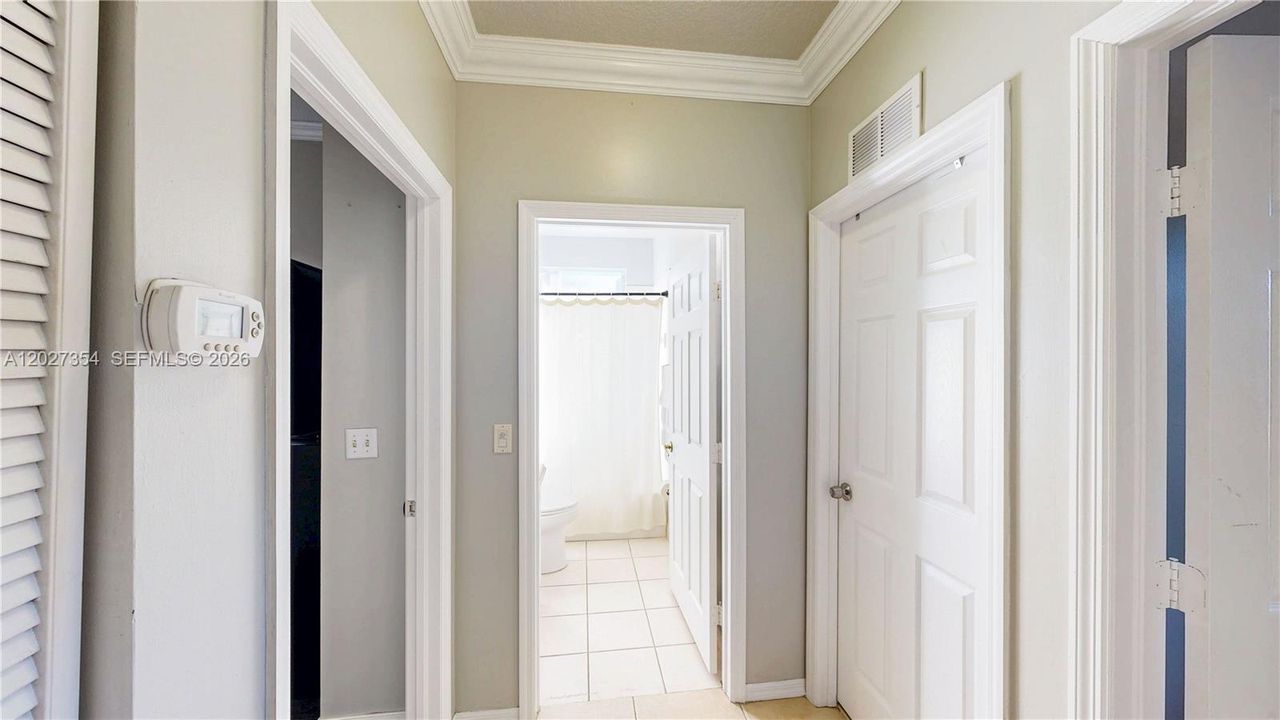 En Venta: $585,000 (5 camas, 2 baños, 2460 Pies cuadrados)