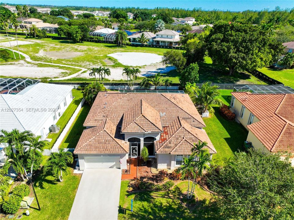 En Venta: $585,000 (5 camas, 2 baños, 2460 Pies cuadrados)