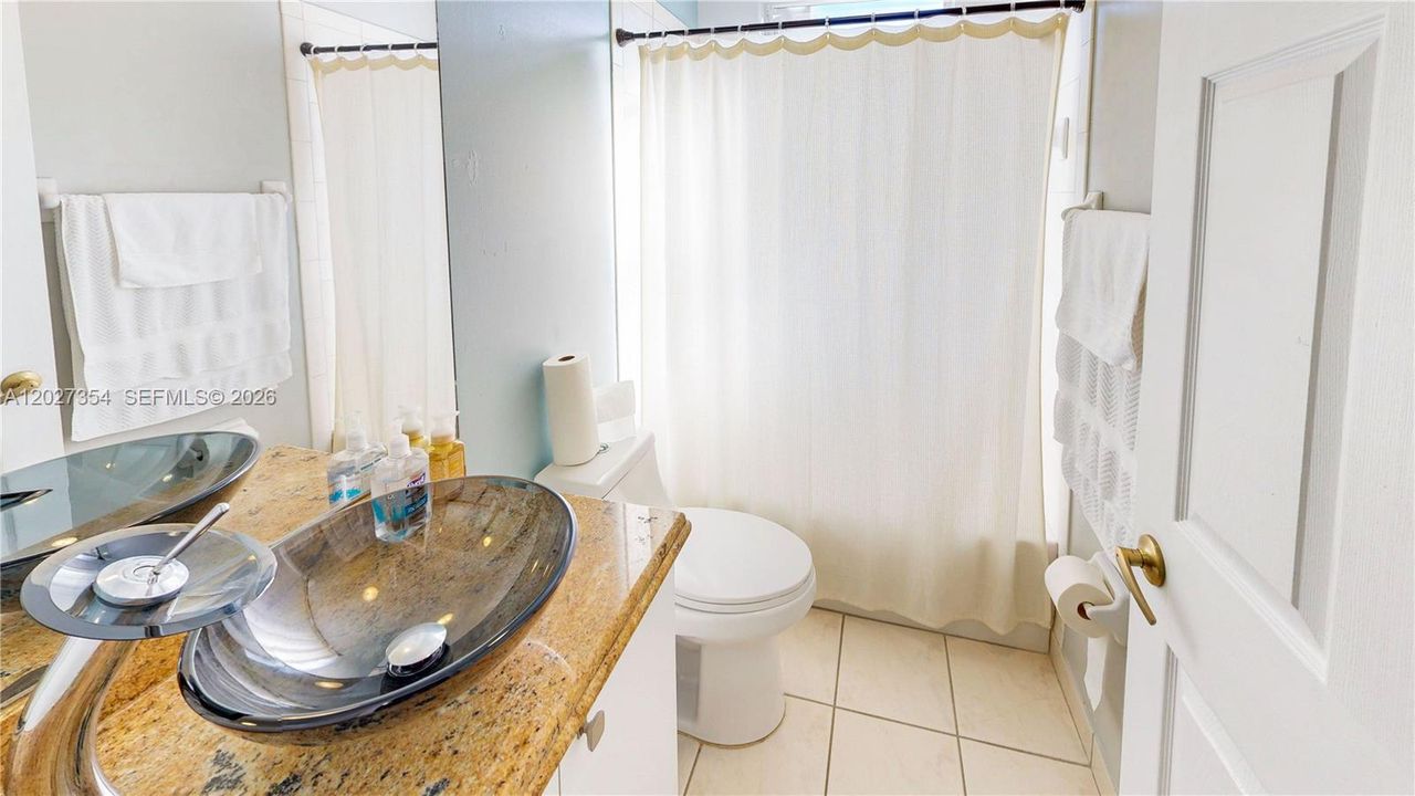 En Venta: $585,000 (5 camas, 2 baños, 2460 Pies cuadrados)