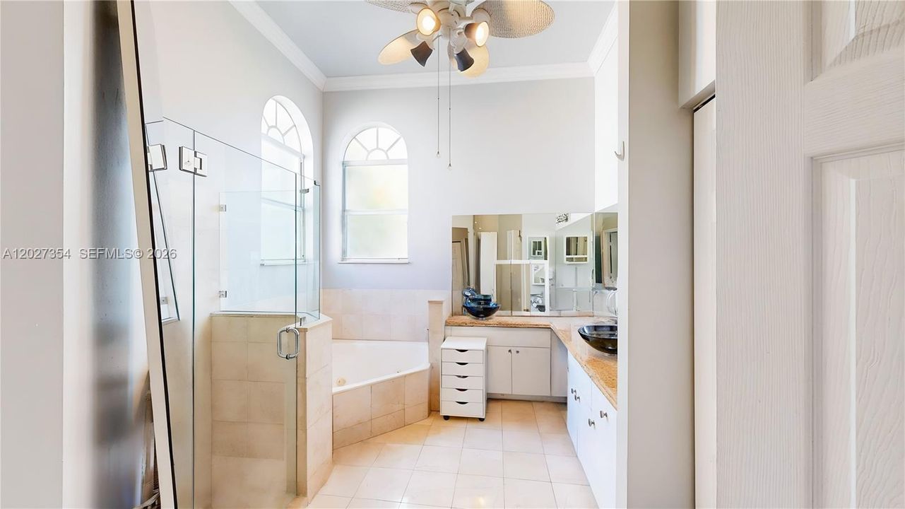 En Venta: $585,000 (5 camas, 2 baños, 2460 Pies cuadrados)