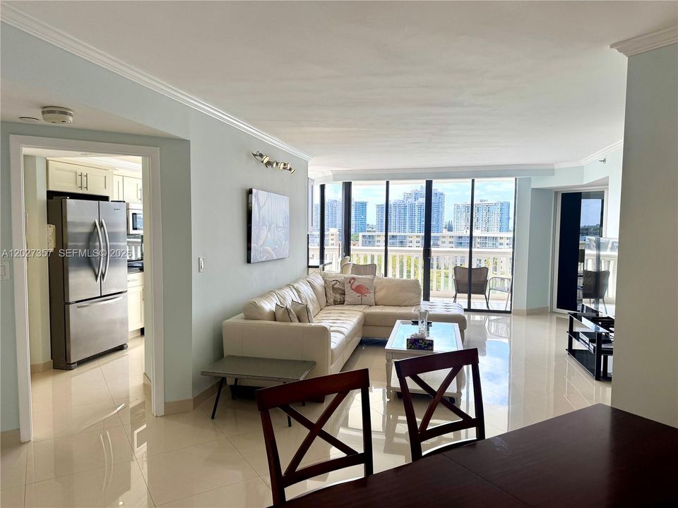Vendido Recientemente: $460,000 (2 camas, 2 baños, 1300 Pies cuadrados)