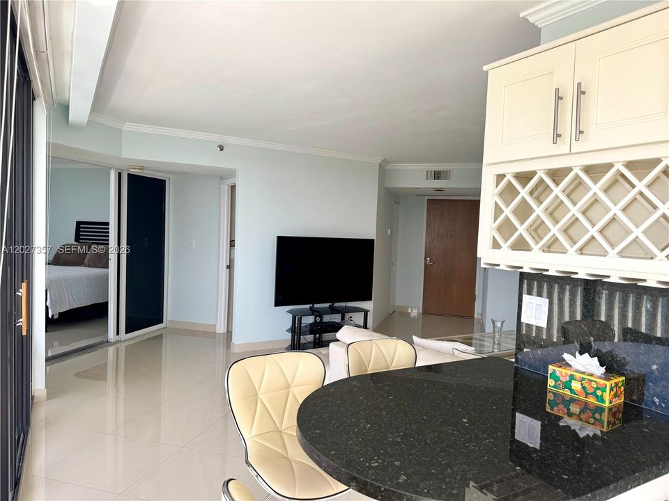 Vendido Recientemente: $460,000 (2 camas, 2 baños, 1300 Pies cuadrados)
