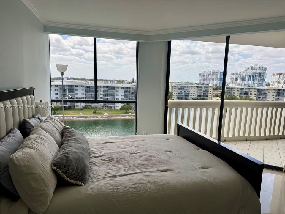 Vendido Recientemente: $460,000 (2 camas, 2 baños, 1300 Pies cuadrados)
