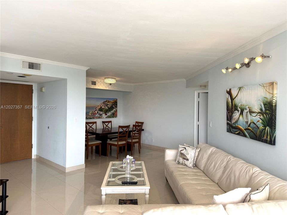 Vendido Recientemente: $460,000 (2 camas, 2 baños, 1300 Pies cuadrados)