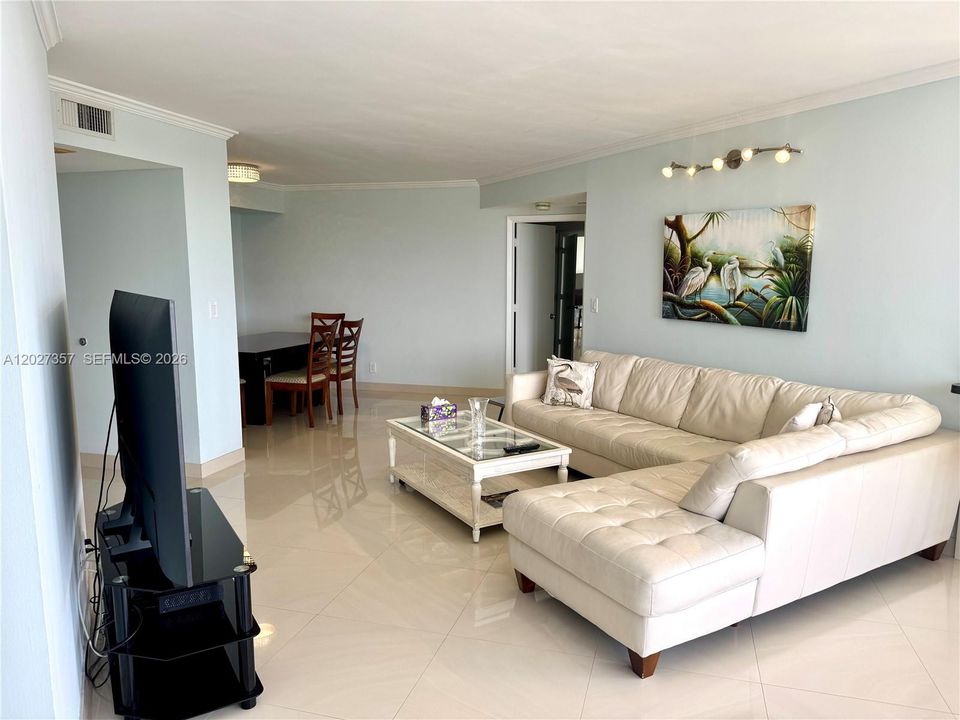 Vendido Recientemente: $460,000 (2 camas, 2 baños, 1300 Pies cuadrados)