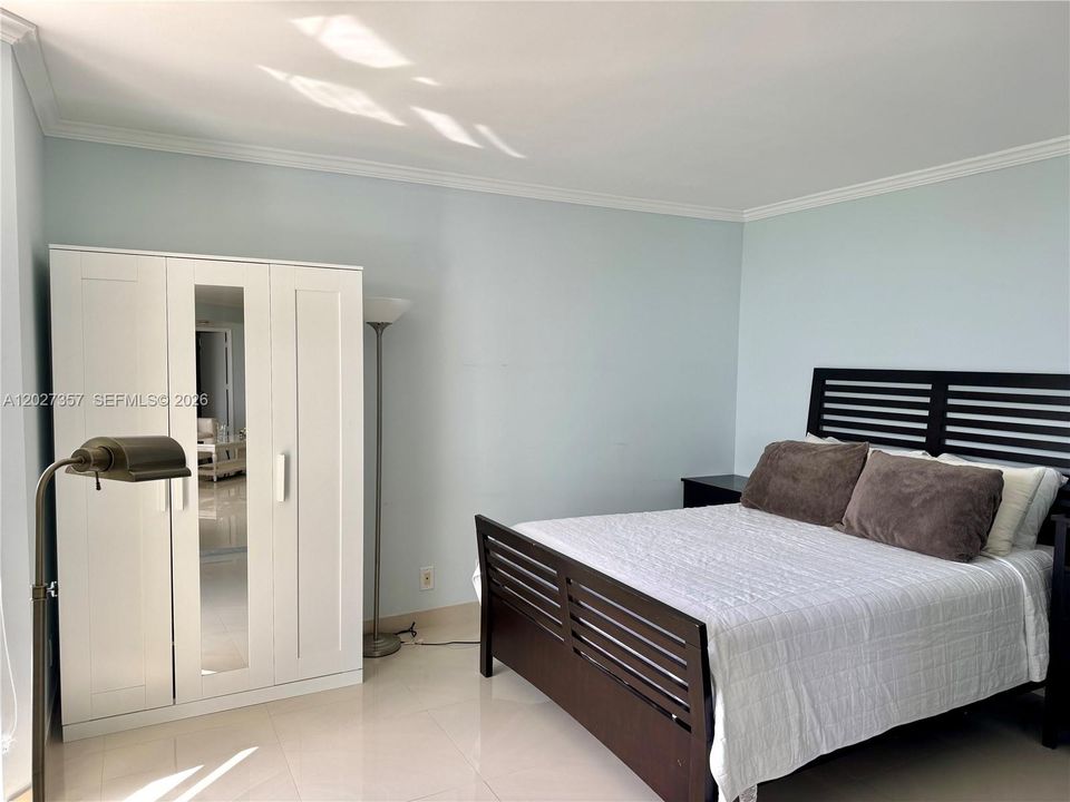Vendido Recientemente: $460,000 (2 camas, 2 baños, 1300 Pies cuadrados)