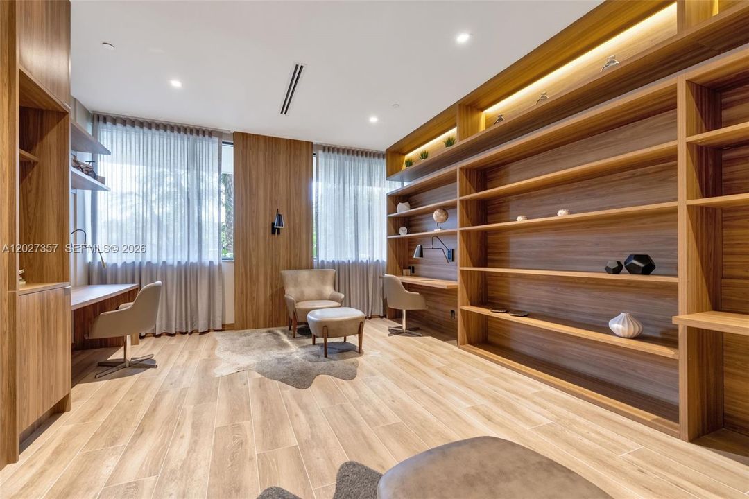 Vendido Recientemente: $460,000 (2 camas, 2 baños, 1300 Pies cuadrados)