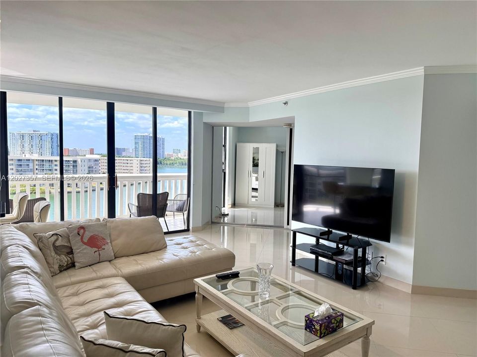 Vendido Recientemente: $460,000 (2 camas, 2 baños, 1300 Pies cuadrados)