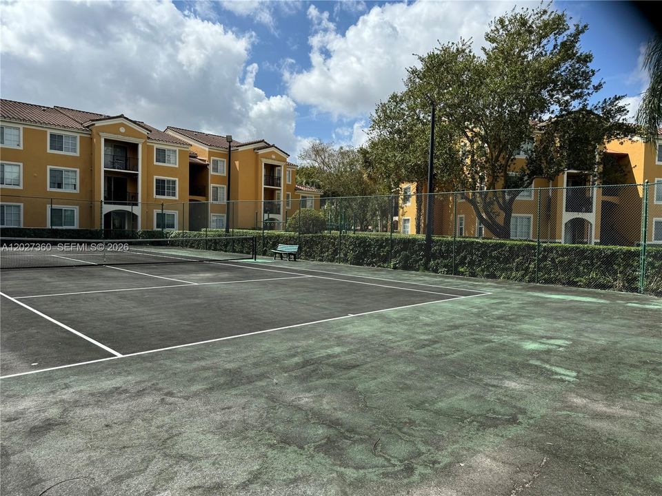 En Venta: $282,000 (2 camas, 2 baños, 916 Pies cuadrados)