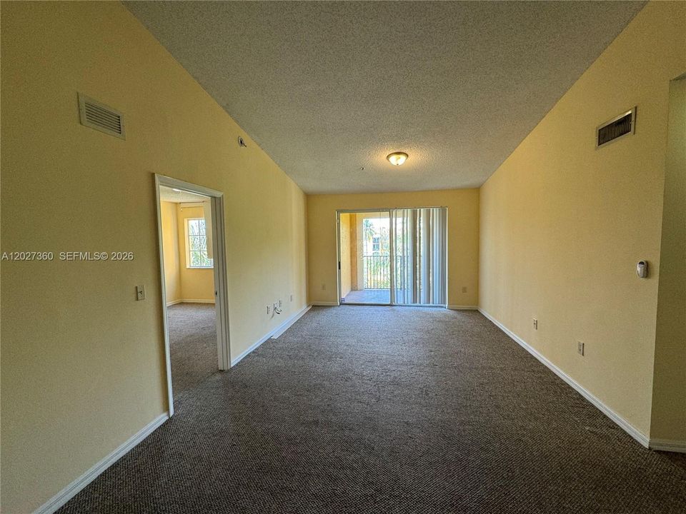 En Venta: $282,000 (2 camas, 2 baños, 916 Pies cuadrados)