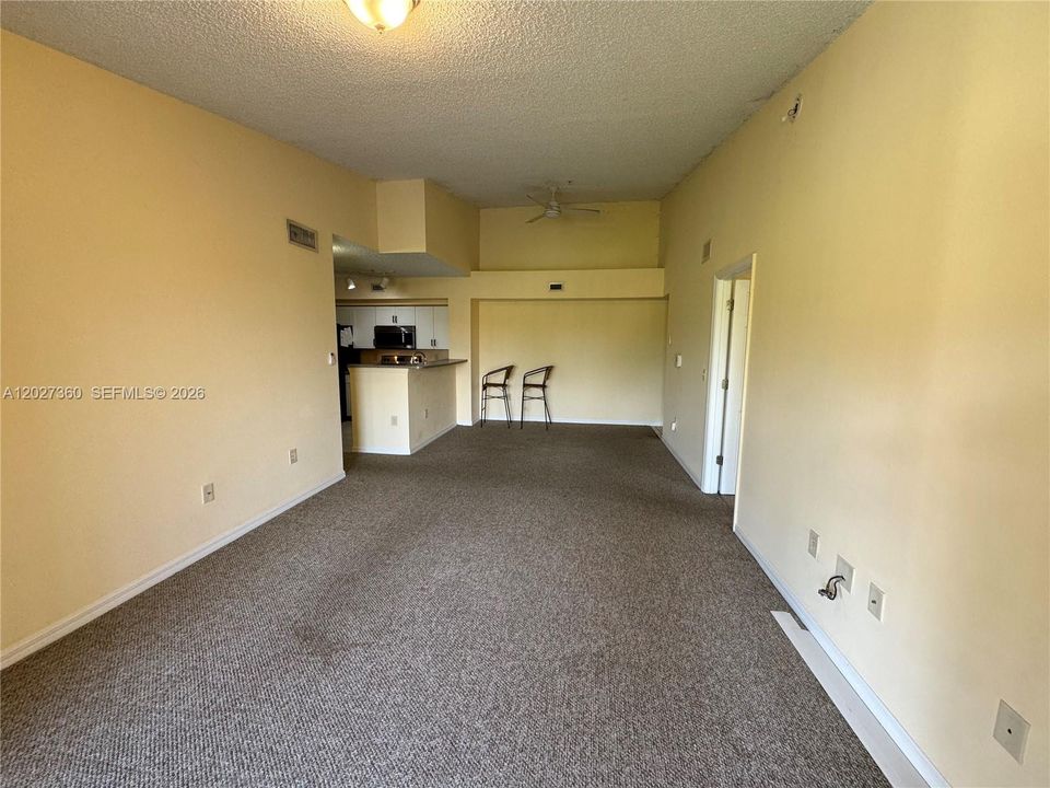 En Venta: $282,000 (2 camas, 2 baños, 916 Pies cuadrados)