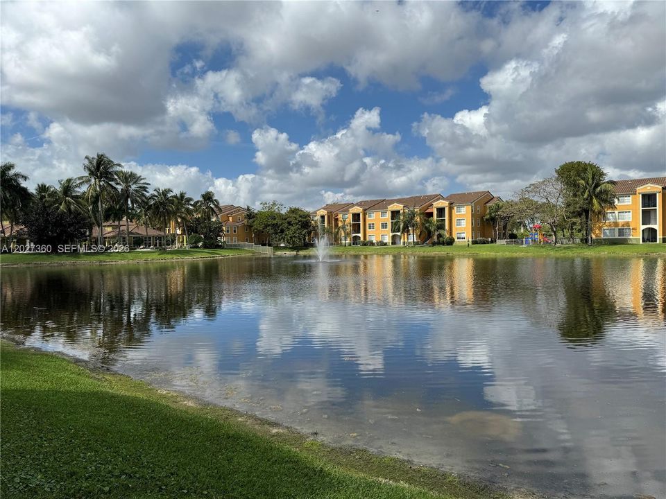 En Venta: $282,000 (2 camas, 2 baños, 916 Pies cuadrados)