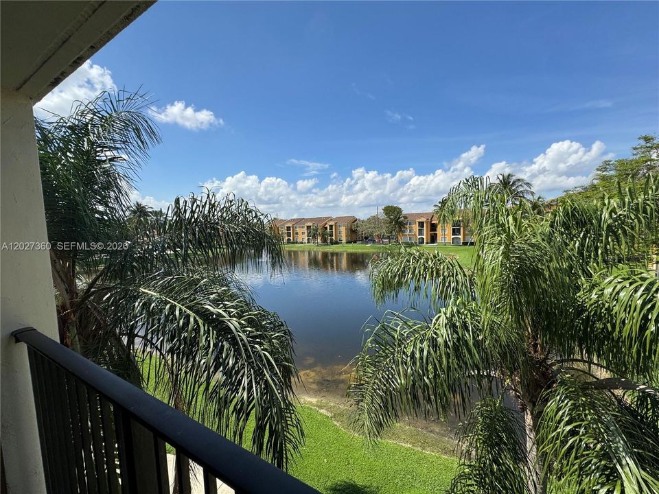 En Venta: $282,000 (2 camas, 2 baños, 916 Pies cuadrados)