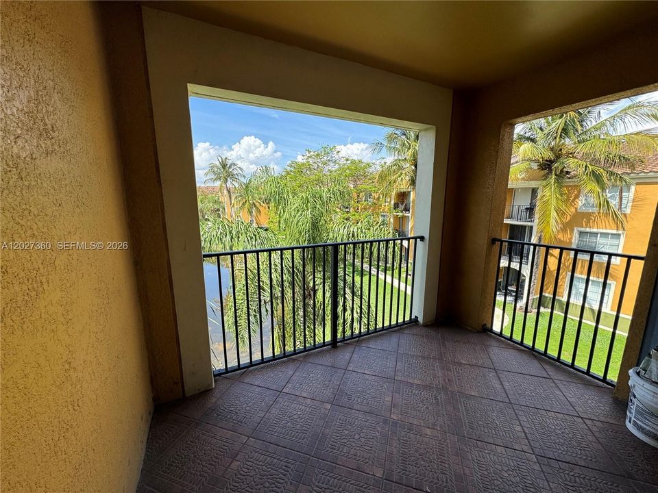 En Venta: $282,000 (2 camas, 2 baños, 916 Pies cuadrados)