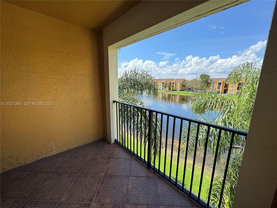 En Venta: $282,000 (2 camas, 2 baños, 916 Pies cuadrados)