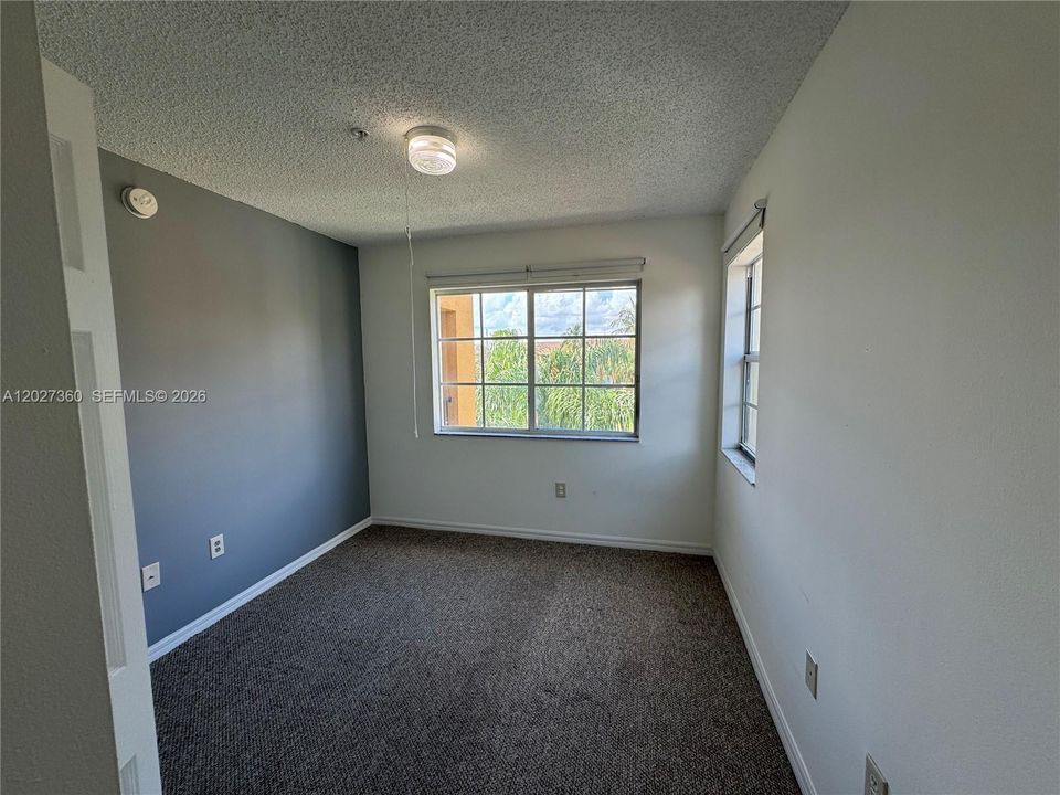 En Venta: $282,000 (2 camas, 2 baños, 916 Pies cuadrados)