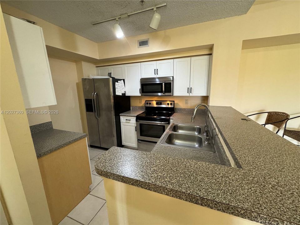 En Venta: $282,000 (2 camas, 2 baños, 916 Pies cuadrados)