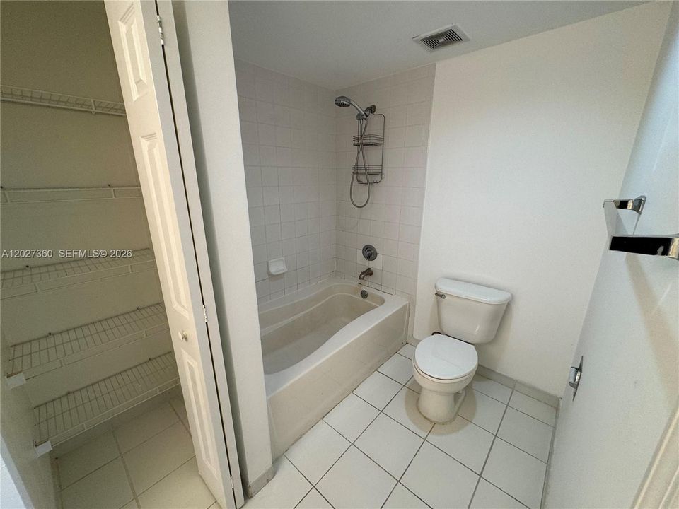 En Venta: $282,000 (2 camas, 2 baños, 916 Pies cuadrados)