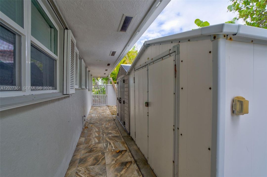 For Sale: $2,750,000 (3 beds, 3 baths, 2378 Square Feet)