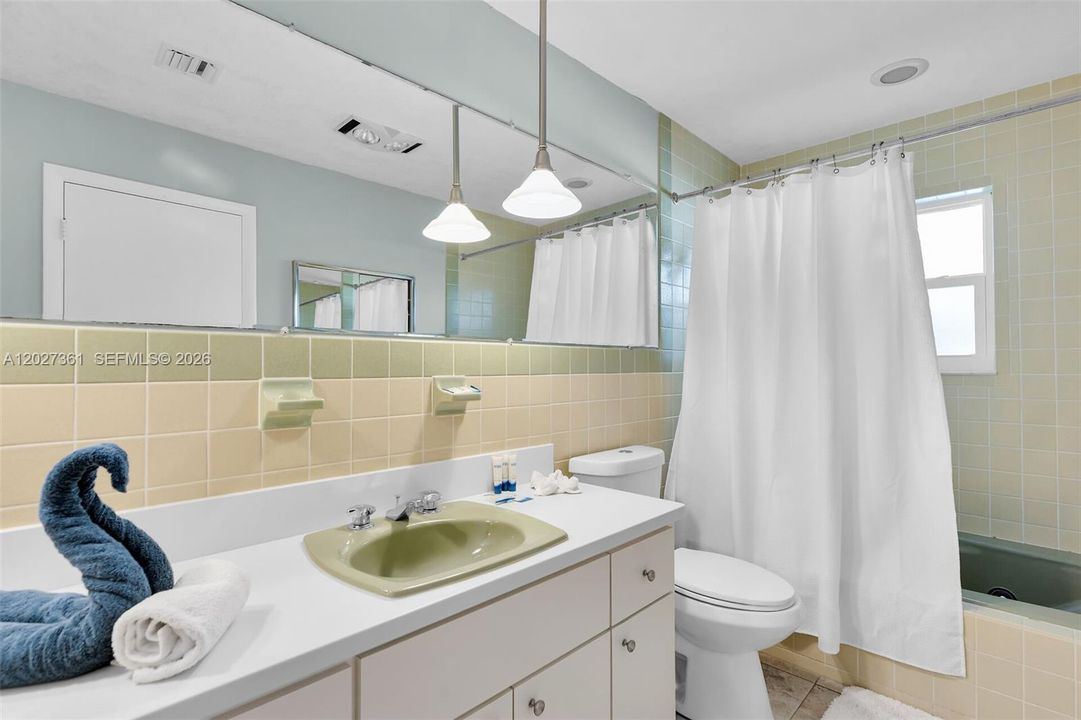 For Sale: $2,750,000 (3 beds, 3 baths, 2378 Square Feet)