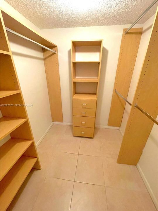 Под контрактом: $159,900 (2 спален, 2 ванн, 980 Квадратных фут)