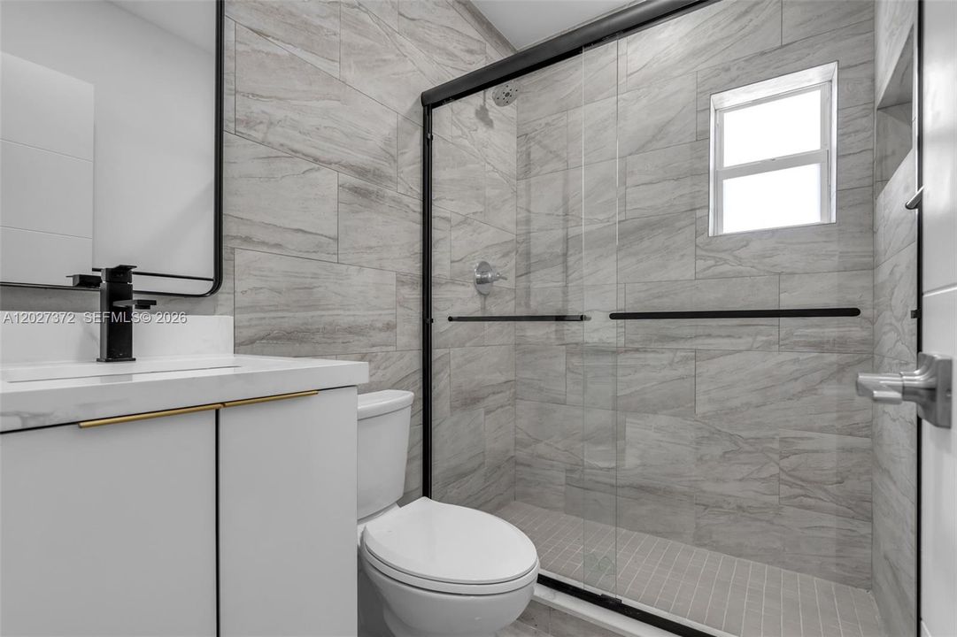 For Rent: $3,500 (2 beds, 1 baths, 1964 Square Feet)