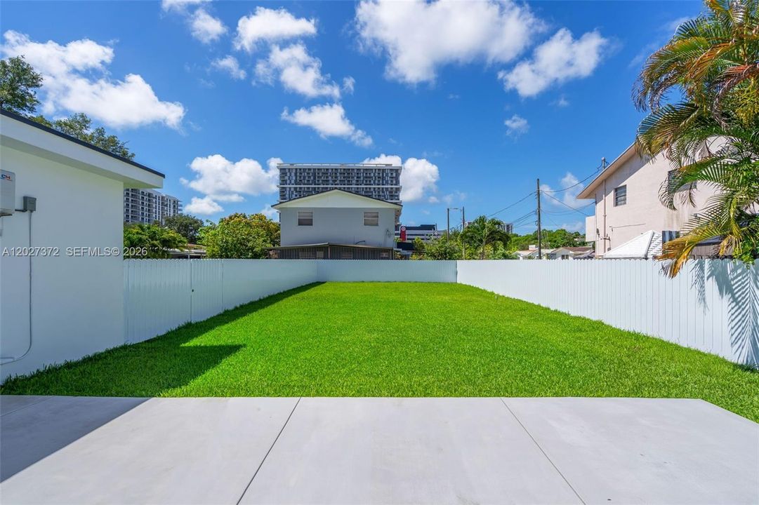 For Rent: $3,500 (2 beds, 1 baths, 1964 Square Feet)