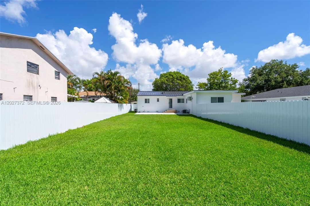 For Rent: $3,500 (2 beds, 1 baths, 1964 Square Feet)
