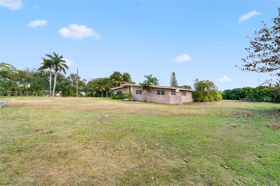 For Sale: $1,499,999 (3 beds, 2 baths, 1790 Square Feet)