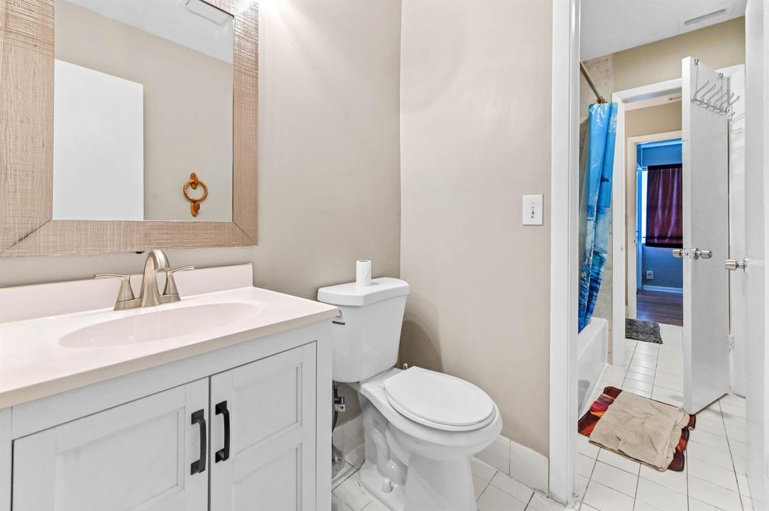 25 Bathroom 03