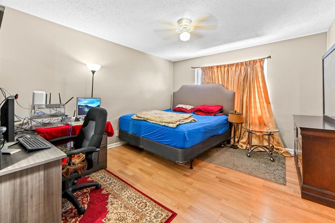 26 Bedroom 01